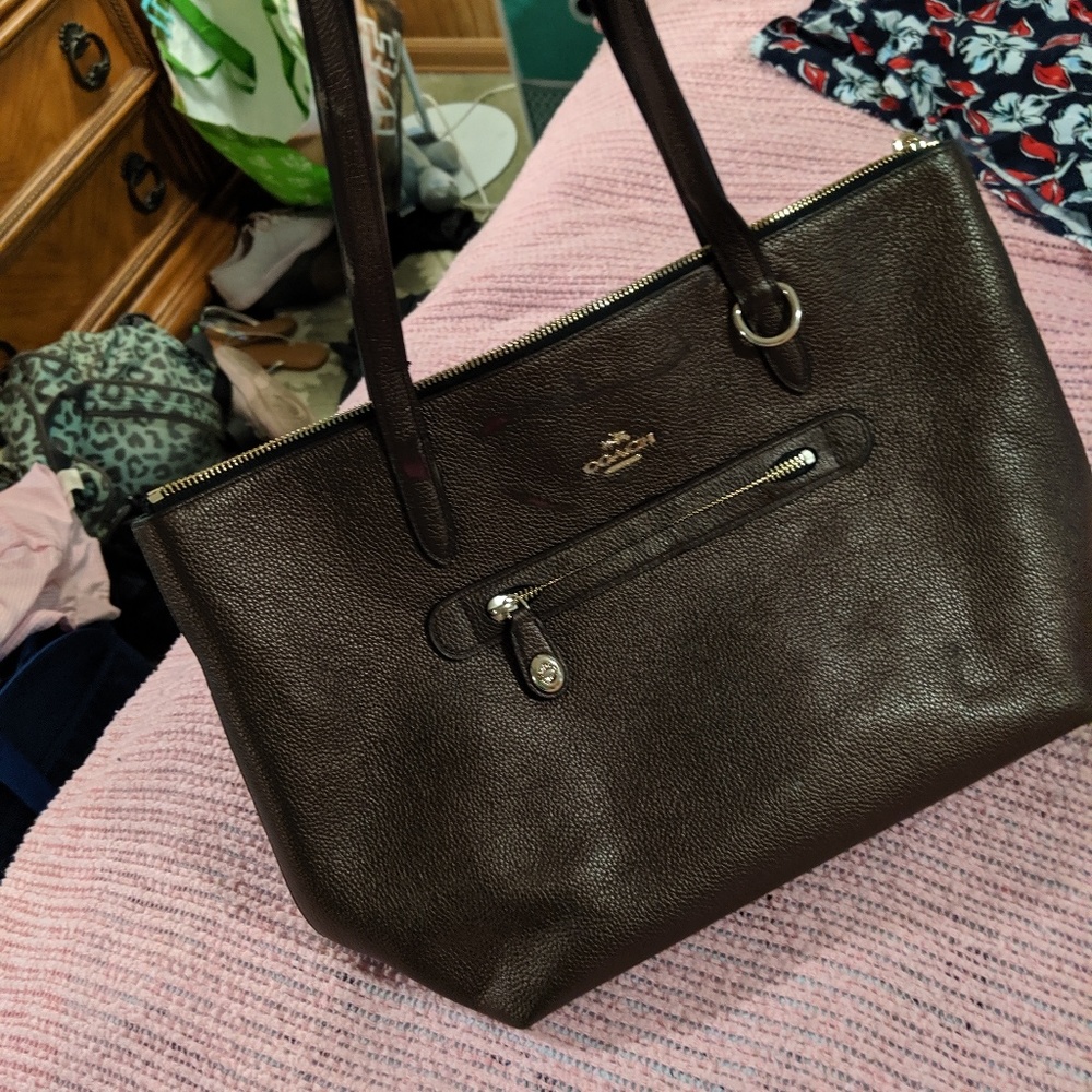 Nice size coach purse.  Plenty of pockets
